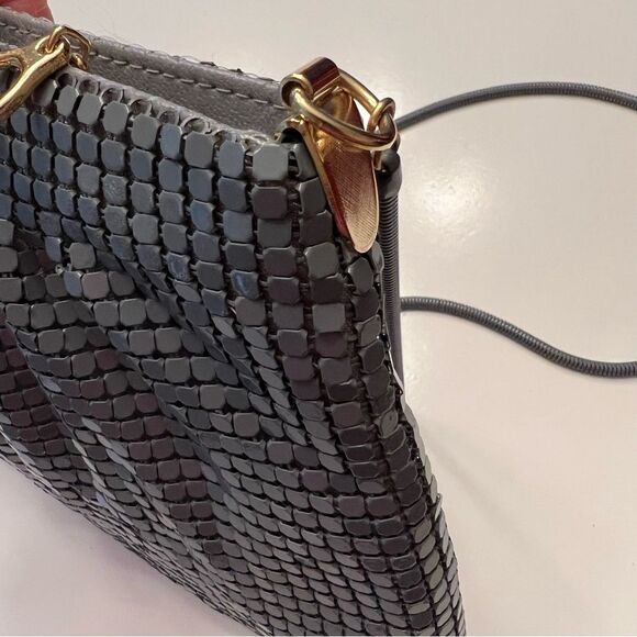 Grey Metal Mesh Evening Bag w/metal handle EYE CATCHIING! Satin interior - Picture 10 of 15